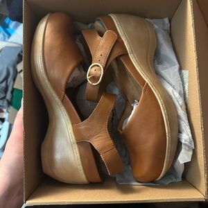 SoftWalk Brown Sandals NEW IN BOX 11 wide